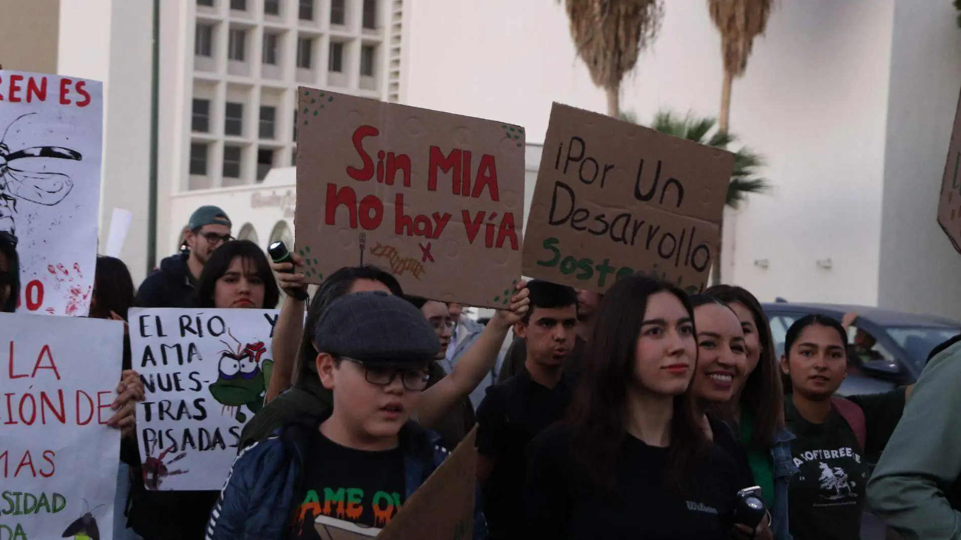 Manifestación tren Ímuris 3